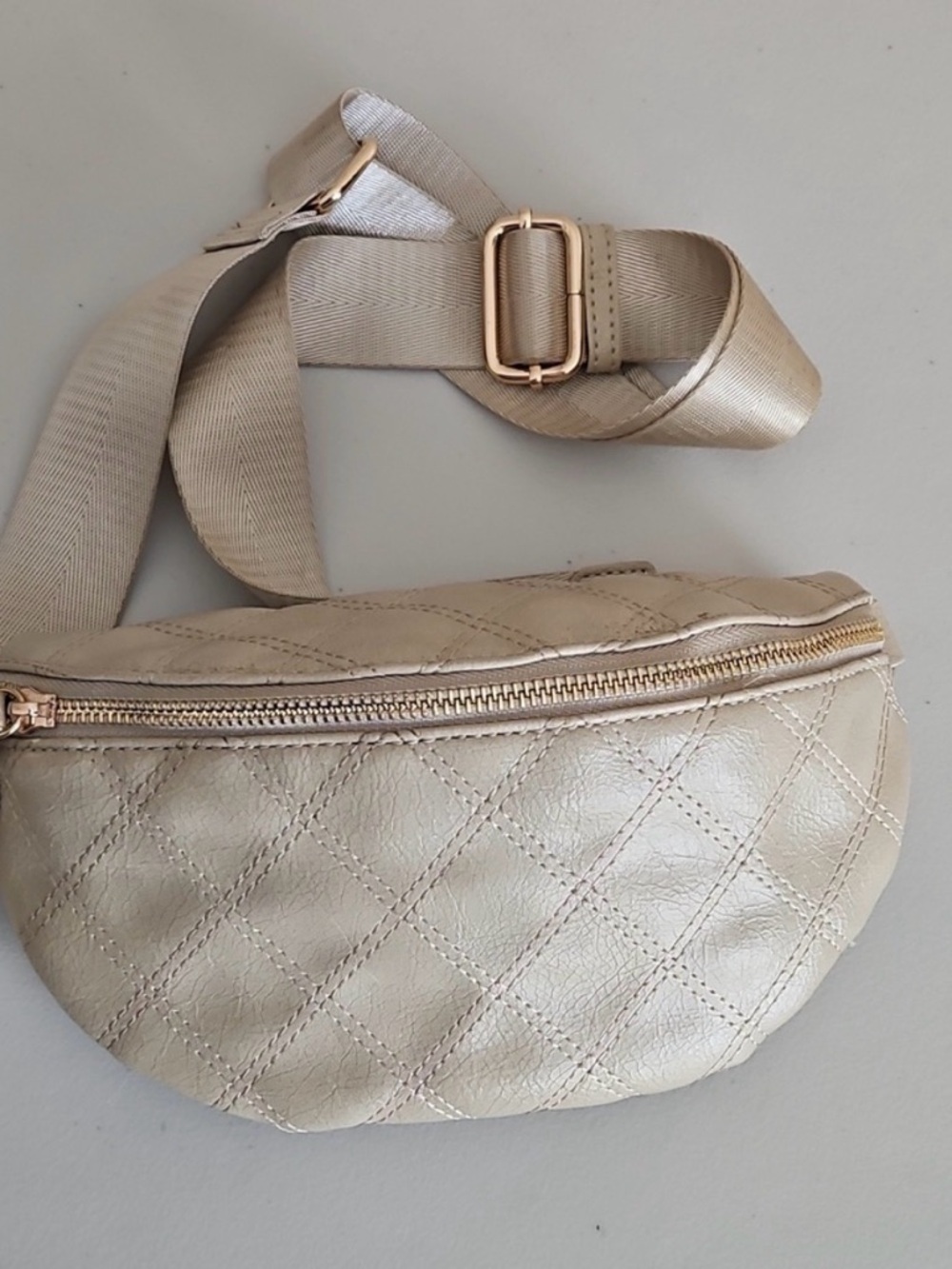 Taupe Quilted Vegan Leather Crossbody Pouch – EUC (Strap Flaw Noted) - Picture 3 of 17